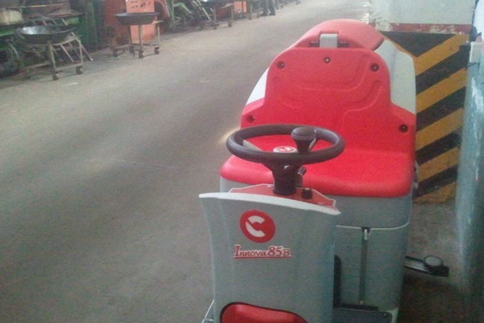 車(chē)間電動(dòng)駕駛式洗地機(jī)85B